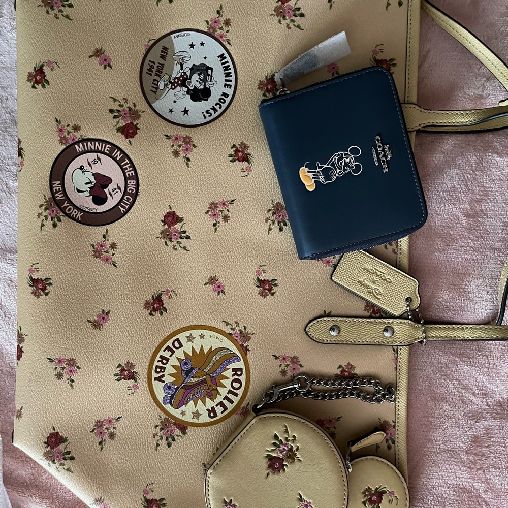 NWT! Coach HTFDisney Mickey Mouse floral 4 piece tote set. Firm!!! - Picture 7 of 16